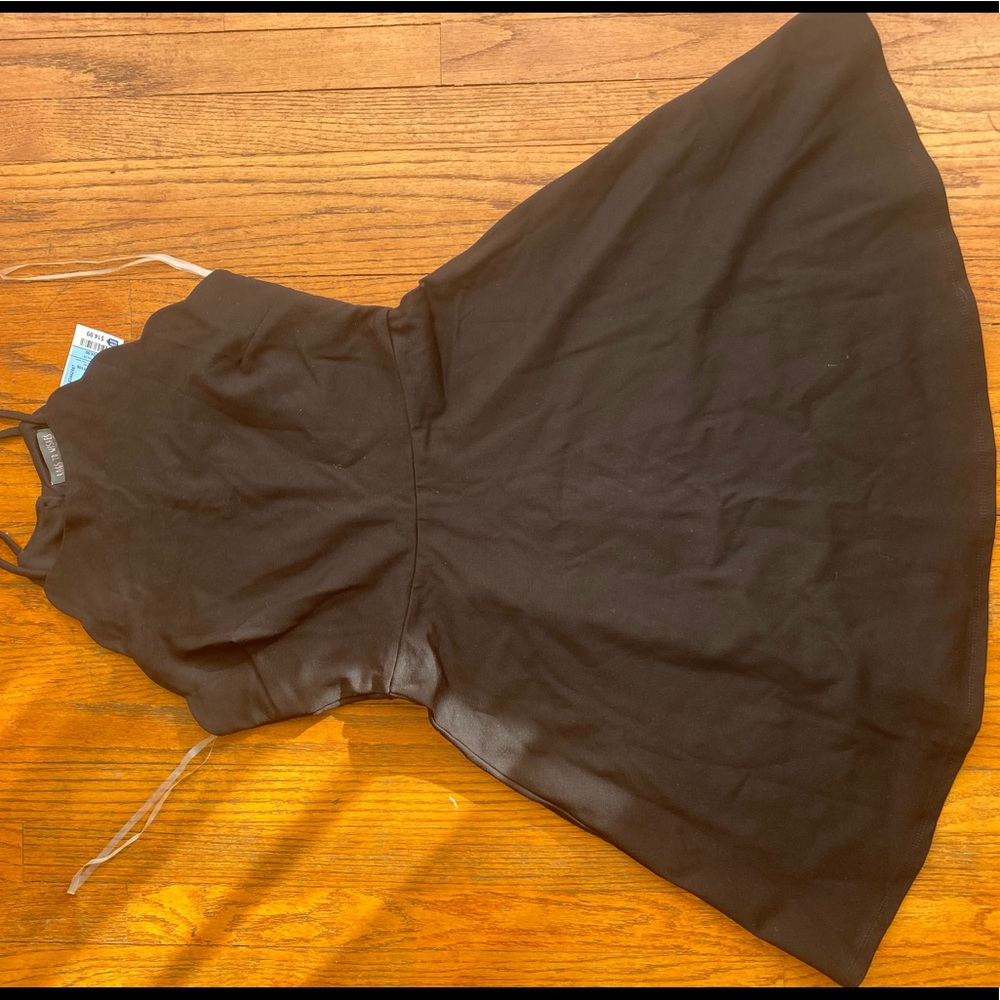 Super cute little black dress!